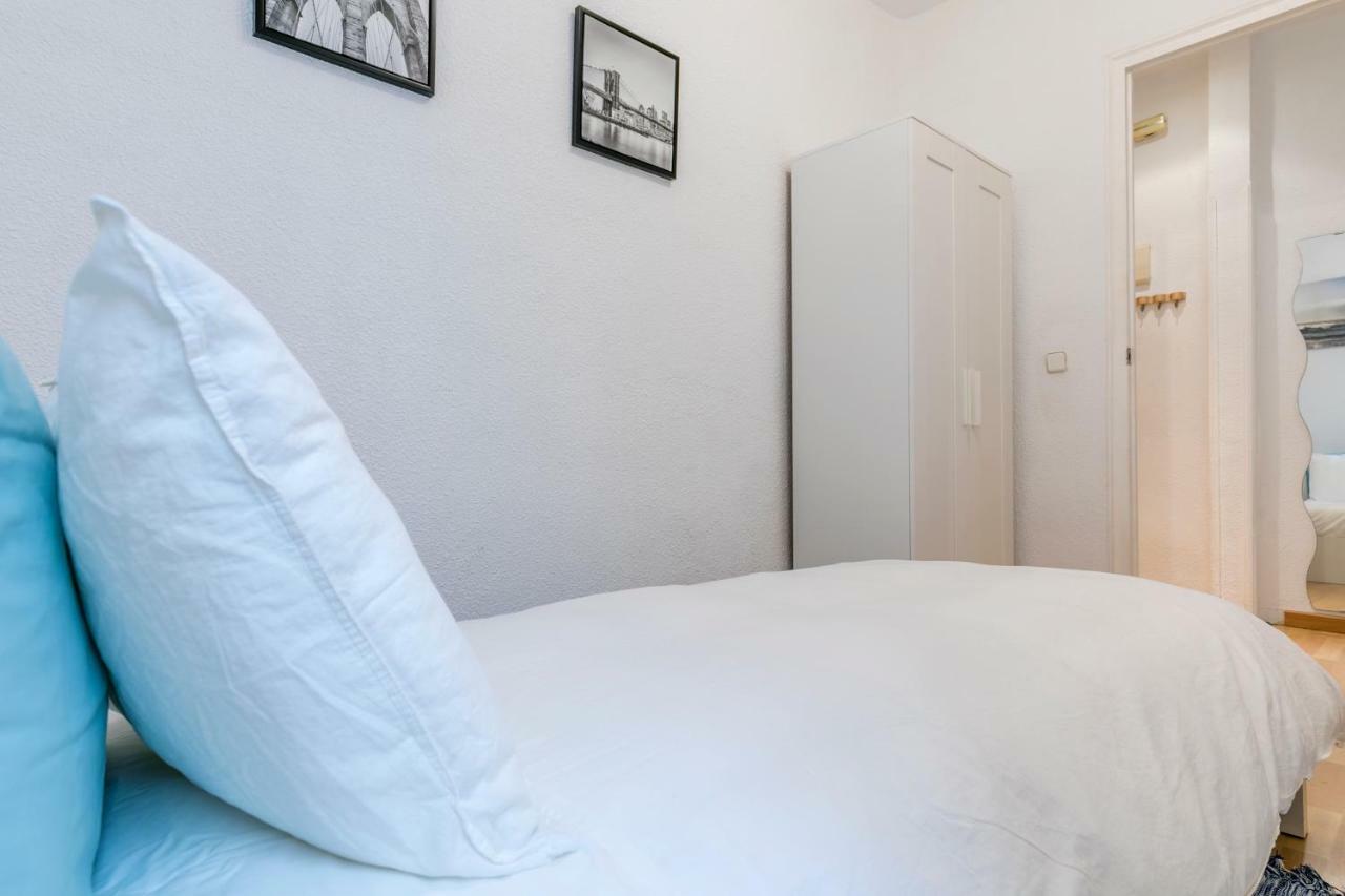 Agradable piso de dos habitaciones en Chamberí Madrid Exterior foto